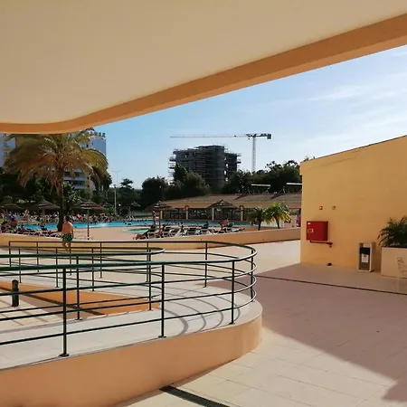 شقة With 2 Bedrooms In With Wonderful Sea View Shared Pool Enclosed Garden 150 M From The Beach بورتيماو