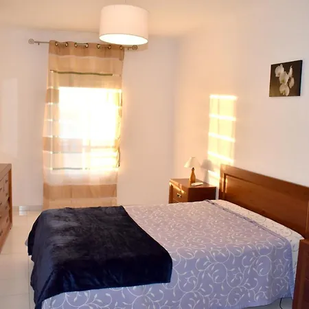 With 2 Bedrooms In With Wonderful Sea View Shared Pool Enclosed Garden 150 M From The Beach * بورتيماو