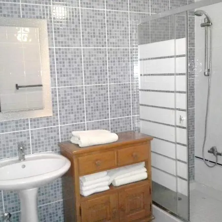 With 2 Bedrooms In With Wonderful Sea View Shared Pool Enclosed Garden 150 M From The Beach بورتيماو